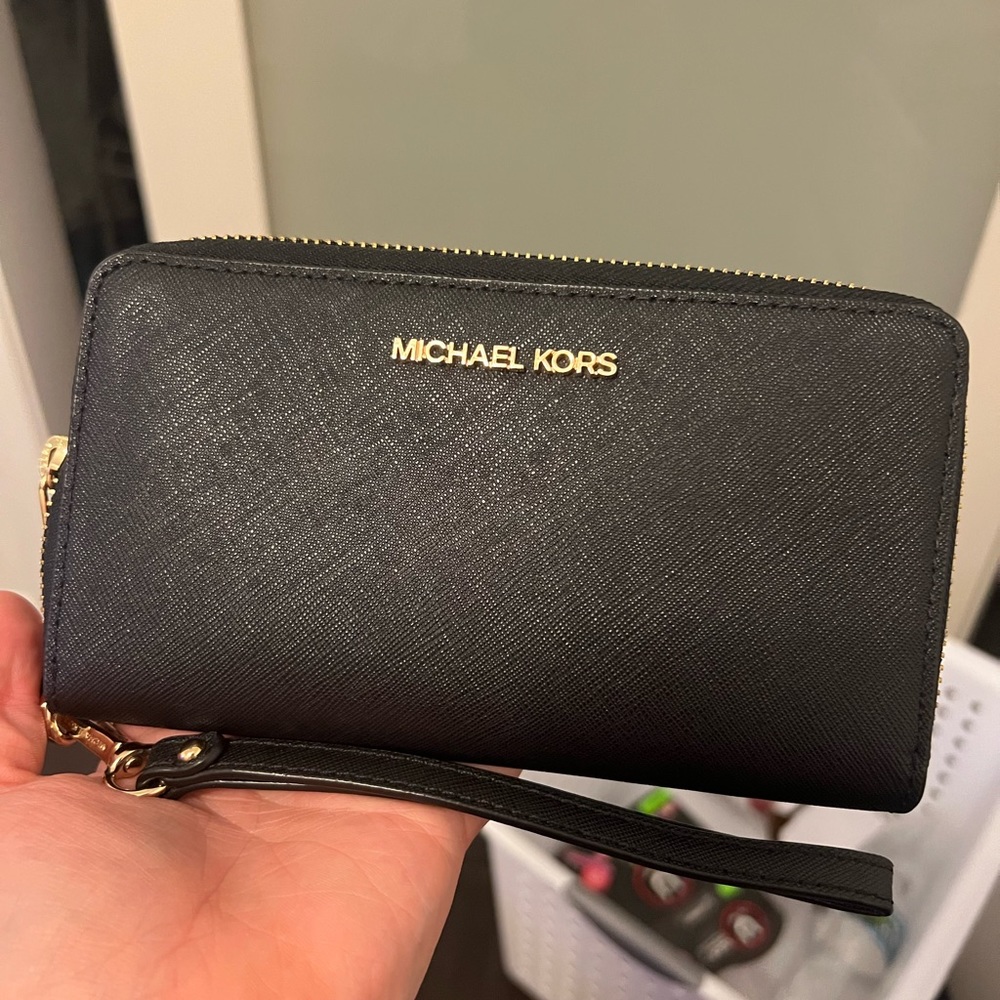 Michael Kors wristlet wallet